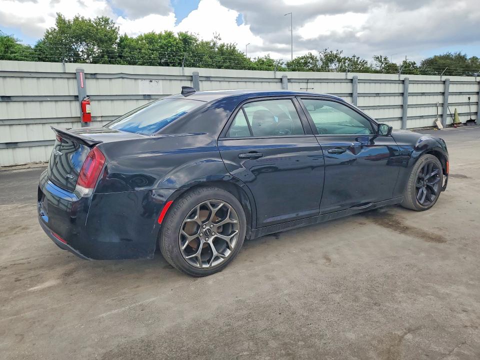 Aukcja sprzedaży 2018 Chrysler 300, vin: 2C3CCABG6JH243320, numer aukcji: 69450586