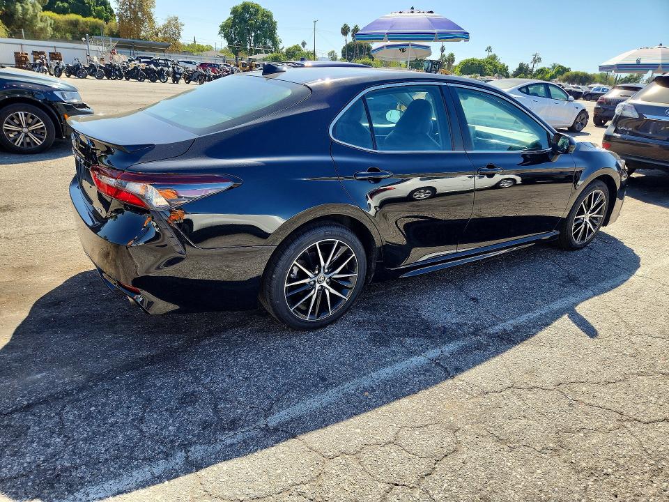 Aukcja sprzedaży 2021 Toyota Camry, vin: 4T1G11AK3MU518499, numer aukcji: 70375386