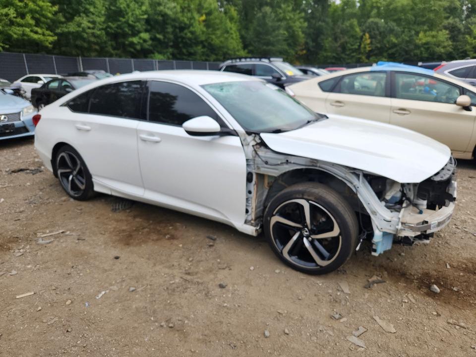 69235076 :رقم المزاد ، 1HGCV1F3XJA183572 vin ، 2018 Honda Accord مزاد بيع