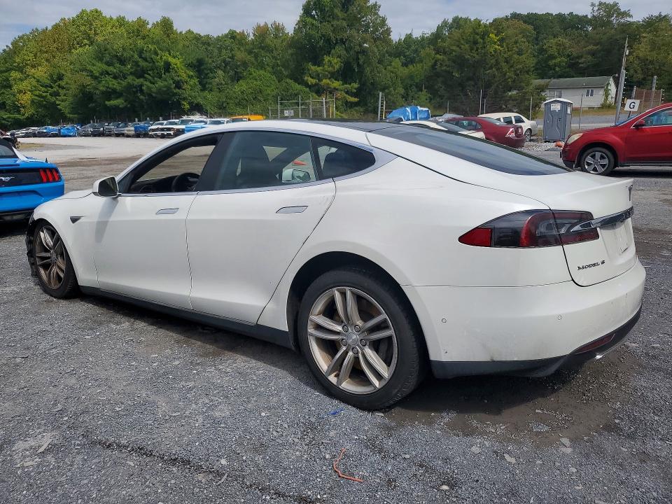 2015 Tesla Model S მანქანა იყიდება აუქციონზე, vin: 5YJSA1E22FF105946, აუქციონის ნომერი: 69131906