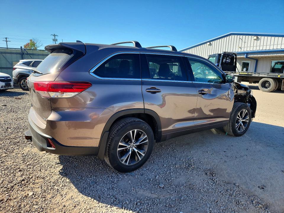 69598506 :رقم المزاد ، 5TDBZRFH5JS495245 vin ، 2018 Toyota Highlander مزاد بيع