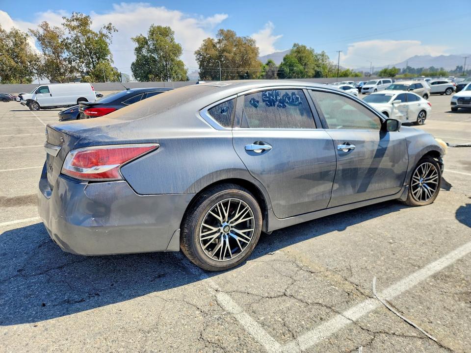 2015 Nissan Altima მანქანა იყიდება აუქციონზე, vin: 1N4AL3AP1FN402782, აუქციონის ნომერი: 70160646