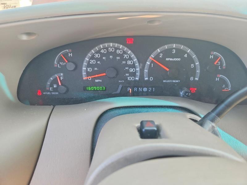 2001 Ford Expedition მანქანა იყიდება აუქციონზე, vin: 1FMFU18L21LB78166, აუქციონის ნომერი: 70240696