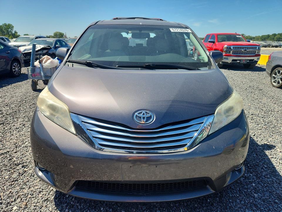 67214576 :رقم المزاد ، 5TDYK3DCXBS024163 vin ، 2011 Toyota Sienna مزاد بيع