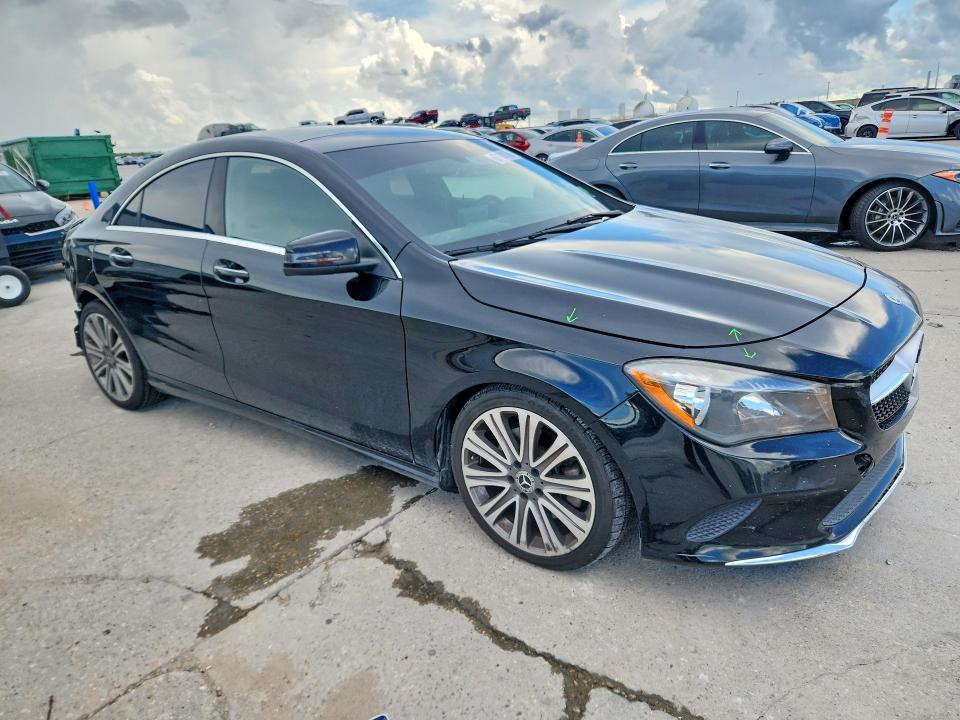 67181136 :رقم المزاد ، WDDSJ4GB3JN558875 vin ، 2018 Mercedes-benz Cla مزاد بيع