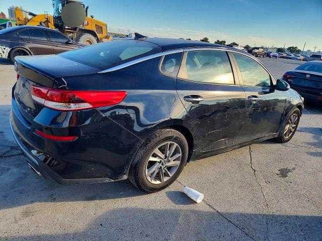 2020 Kia Optima მანქანა იყიდება აუქციონზე, vin: 5XXGT4L31LG426477, აუქციონის ნომერი: 70274536
