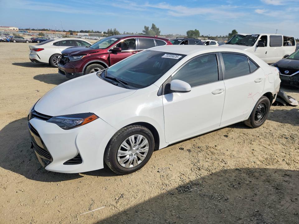 Продажа на аукционе авто 2018 Toyota Corolla, vin: 5YFBURHEXJP770733, номер лота: 70306626