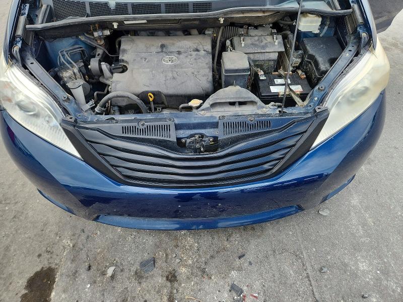 2011 Toyota Sienna მანქანა იყიდება აუქციონზე, vin: 5TDZK3DC4BS025040, აუქციონის ნომერი: 70353156