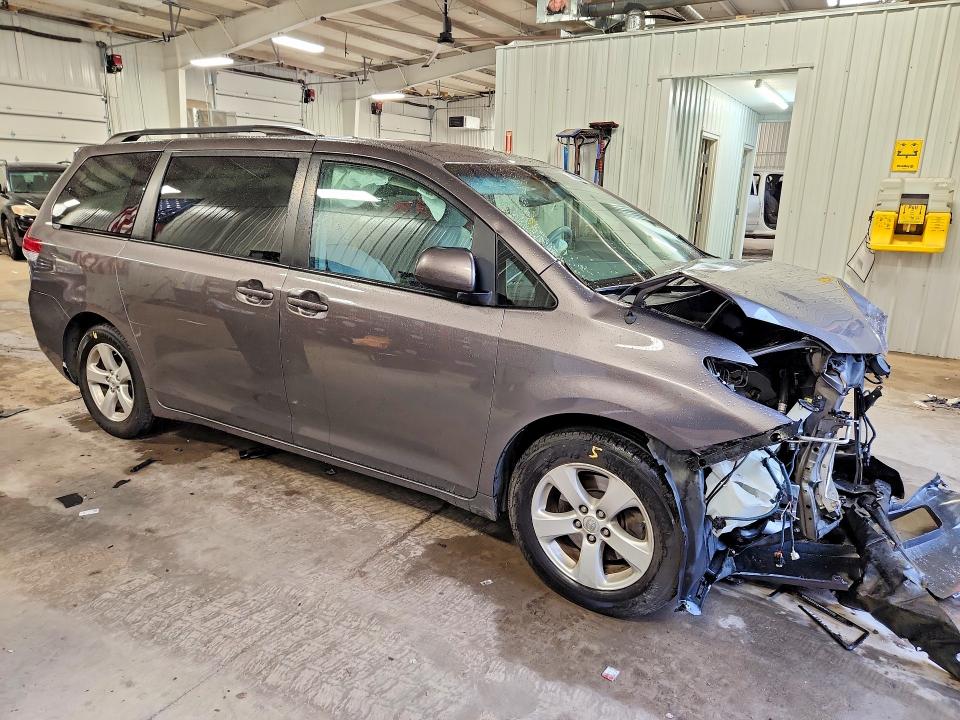 Продажа на аукционе авто 2014 Toyota Sienna, vin: 5TDKK3DC3ES457849, номер лота: 70903646