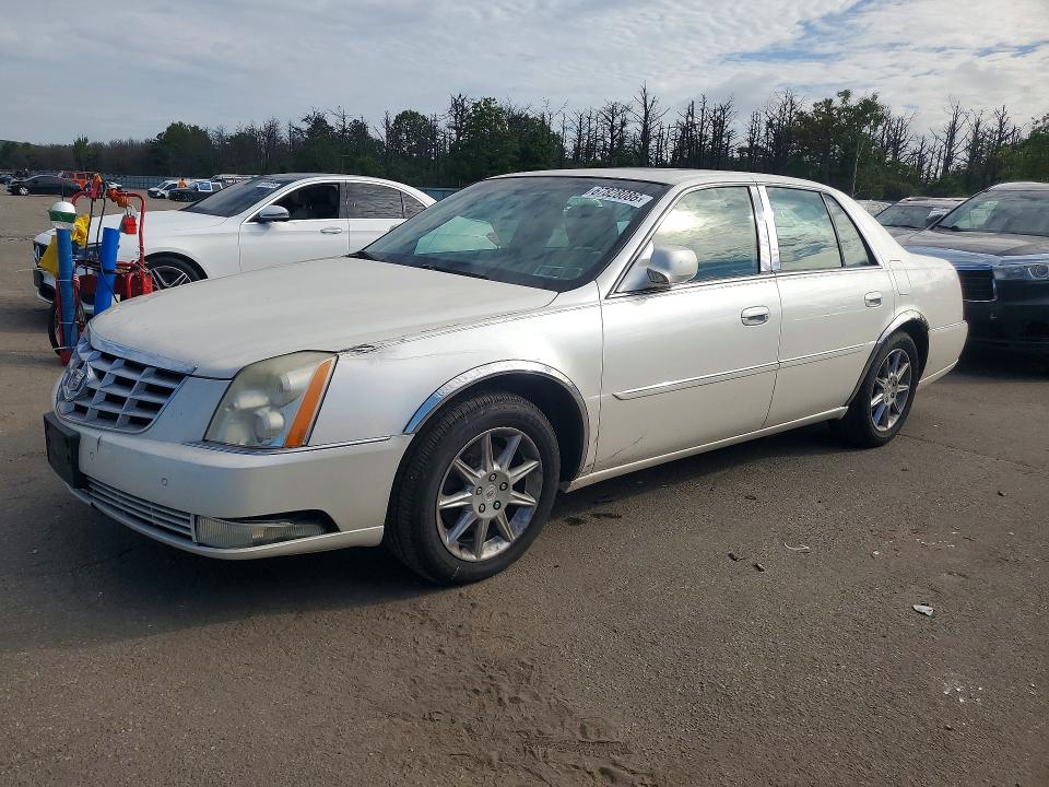 67828086 :رقم المزاد ، 1G6KD5E66BU113537 vin ، 2011 Cadillac Dts مزاد بيع
