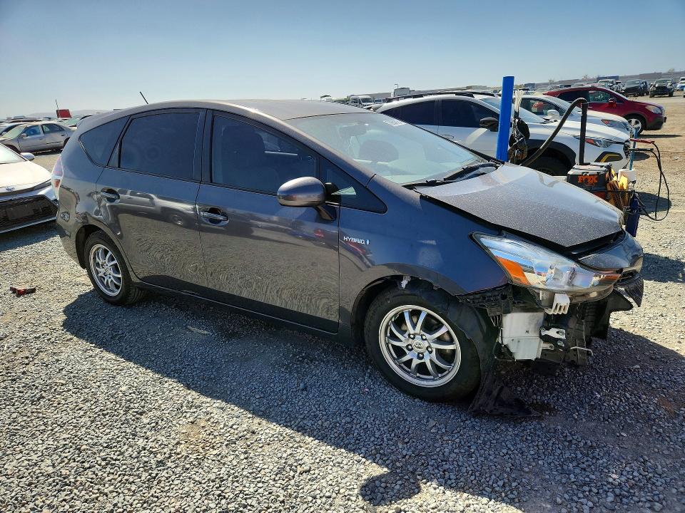 70884876 :رقم المزاد ، JTDZN3EU0FJ038689 vin ، 2015 Toyota Prius V مزاد بيع