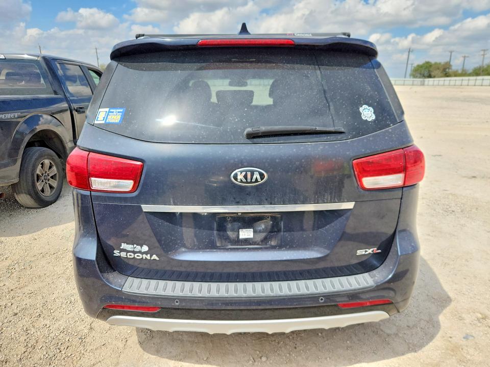 68894266 :رقم المزاد ، KNDME5C12F6045323 vin ، 2015 Kia Sedona مزاد بيع