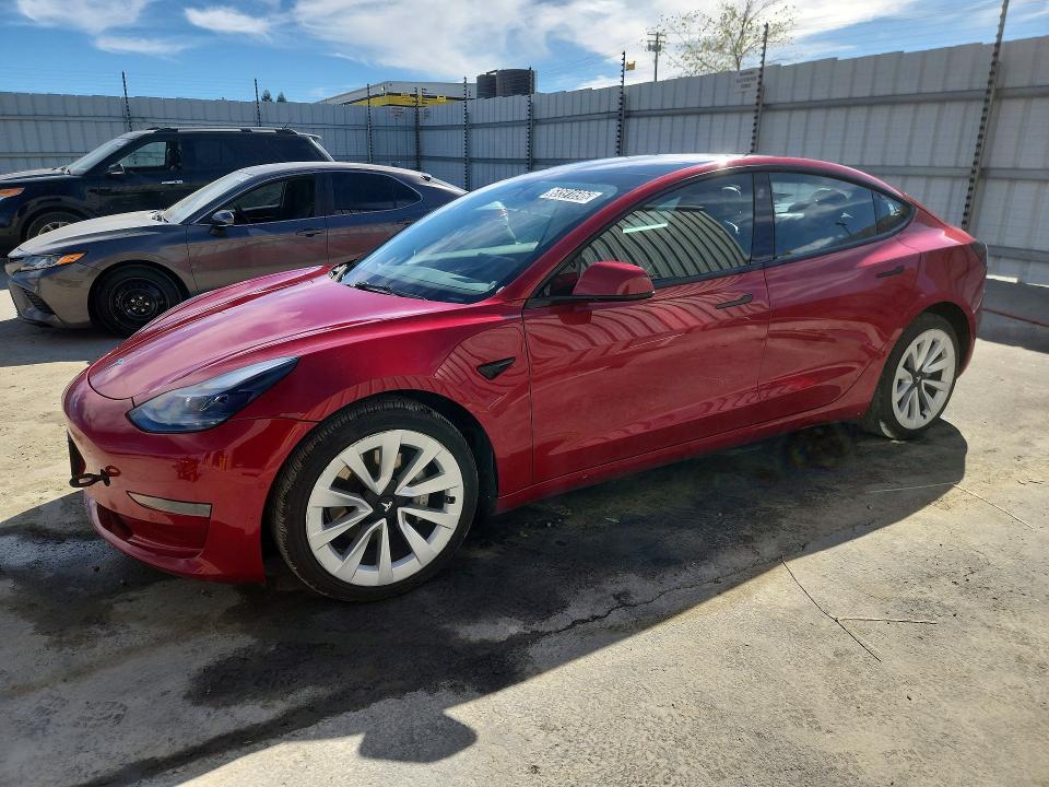 68591696 :رقم المزاد ، 5YJ3E1EA4NF303782 vin ، 2022 Tesla Model 3 مزاد بيع