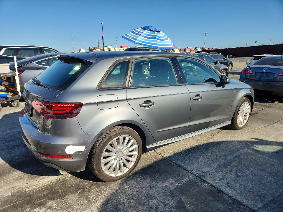 70245926 :رقم المزاد ، WAUUPBFF0GA156982 vin ، 2016 Audi A3 مزاد بيع