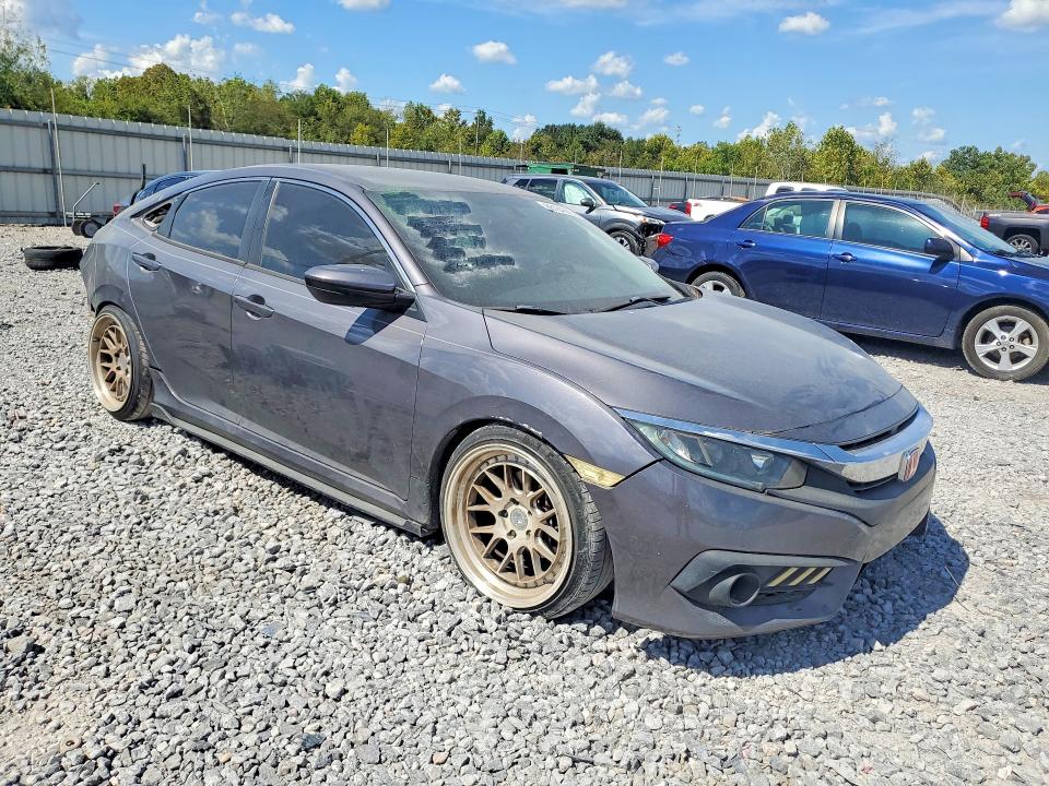 68184586 :رقم المزاد ، 2HGFC2F57JH563688 vin ، 2018 Honda Civic مزاد بيع