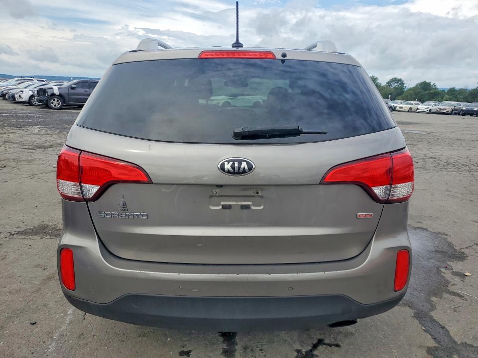 2015 Kia Sorento მანქანა იყიდება აუქციონზე, vin: 5XYKTCA6XFG636917, აუქციონის ნომერი: 67447076