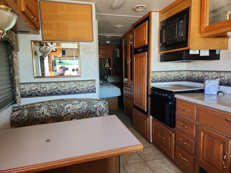 Auction sale of the 2000 Ford Motorhome Chassis, vin: 3FCMF53S2YJA00375, lot number: 68809456