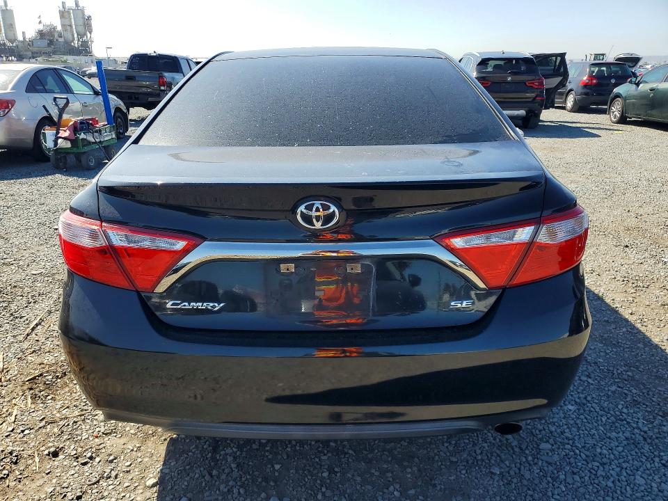 70858256 :رقم المزاد ، 4T1BF1FK7HU353941 vin ، 2017 Toyota Camry مزاد بيع