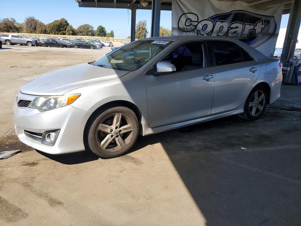 71284706 :رقم المزاد ، 4T1BF1FKXCU038480 vin ، 2012 Toyota Camry مزاد بيع