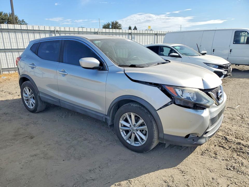 67374866 :رقم المزاد ، JN1BJ1CP1HW034299 vin ، 2017 Nissan Rogue Sport مزاد بيع