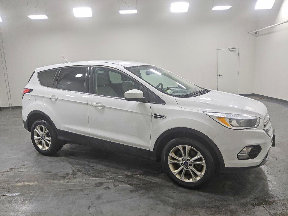 65315806 :رقم المزاد ، 1FMCU9GD6HUB72208 vin ، 2017 Ford Escape مزاد بيع