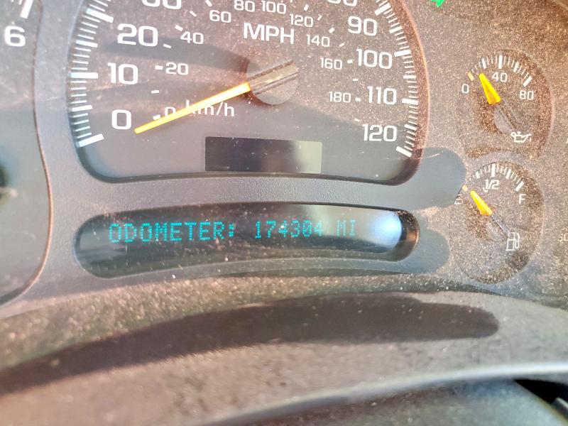 2004 Chevrolet Suburban მანქანა იყიდება აუქციონზე, vin: 1GNEC16T24J257981, აუქციონის ნომერი: 69796196