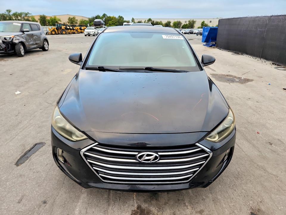 70497156 :رقم المزاد ، 5NPD84LF8HH045803 vin ، 2017 Hyundai Elantra مزاد بيع