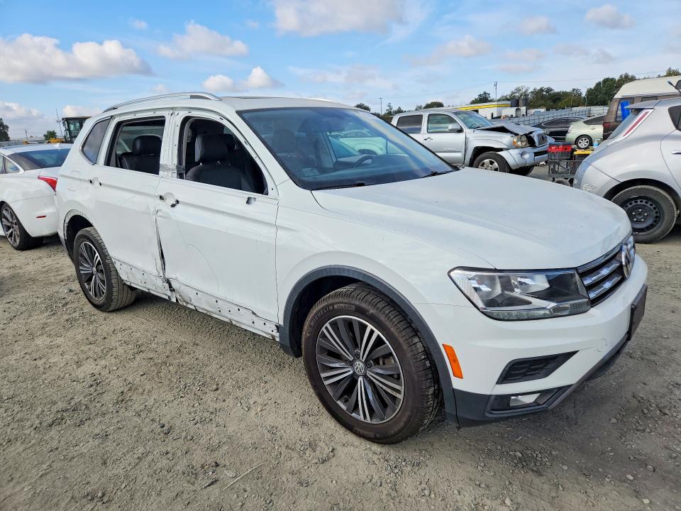 65601546 :رقم المزاد ، 3VV2B7AXXJM052842 vin ، 2018 Volkswagen Tiguan مزاد بيع