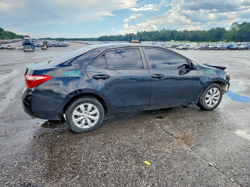 Продажа на аукционе авто 2018 Toyota Corolla, vin: 5YFBURHE6JP823279, номер лота: 67516136