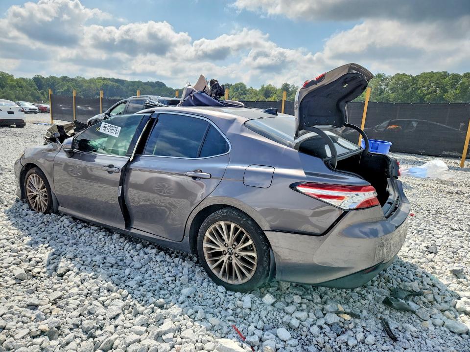 69120676 :رقم المزاد ، 4T1BZ1HK6JU008569 vin ، 2018 Toyota Camry مزاد بيع
