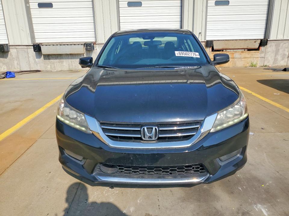 69502776 :رقم المزاد ، 1HGCR3F98FA027882 vin ، 2015 Honda Accord مزاد بيع