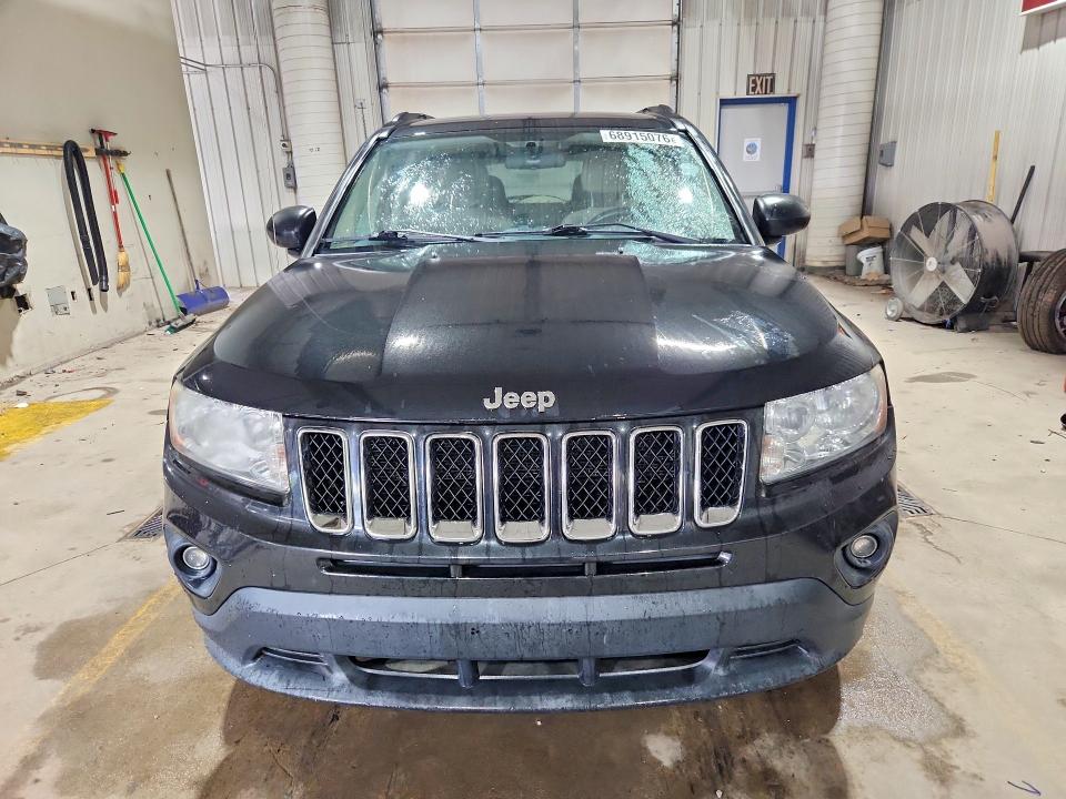 68915076 :رقم المزاد ، 1J4NT1FA0BD193131 vin ، 2011 Jeep Compass مزاد بيع