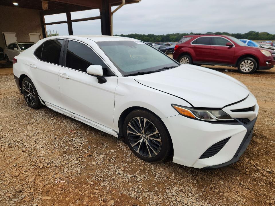 2018 Toyota Camry მანქანა იყიდება აუქციონზე, vin: 4T1B11HK2JU085785, აუქციონის ნომერი: 70352766