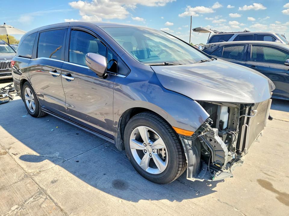 69052916 :رقم المزاد ، 5FNRL6H73JB102480 vin ، 2018 Honda Odyssey مزاد بيع
