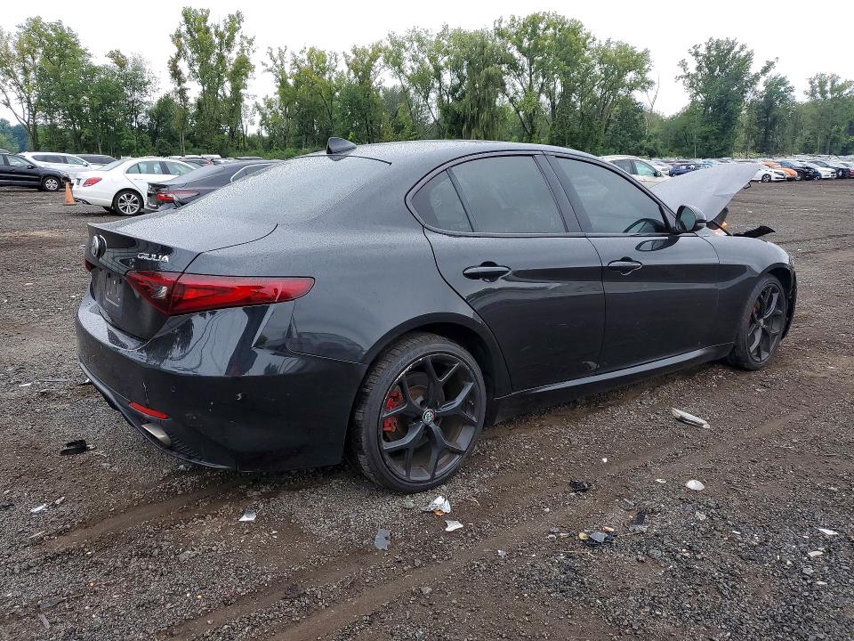 67094426 :رقم المزاد ، ZARFAEEN3J7597622 vin ، 2018 Alfa Romeo Giulia مزاد بيع