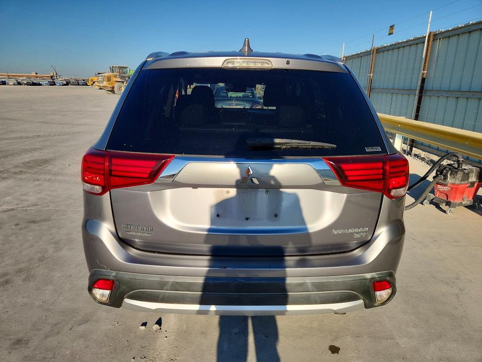 67545676 :رقم المزاد ، JA4JZ4AX1JZ010296 vin ، 2018 Mitsubishi Outlander مزاد بيع