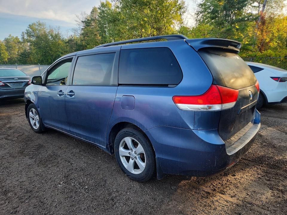 66984056 :رقم المزاد ، 5TDKK3DCXES525452 vin ، 2014 Toyota Sienna مزاد بيع