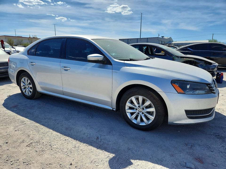 70541346 :رقم المزاد ، 1VWAT7A31FC034739 vin ، 2015 Volkswagen Passat مزاد بيع