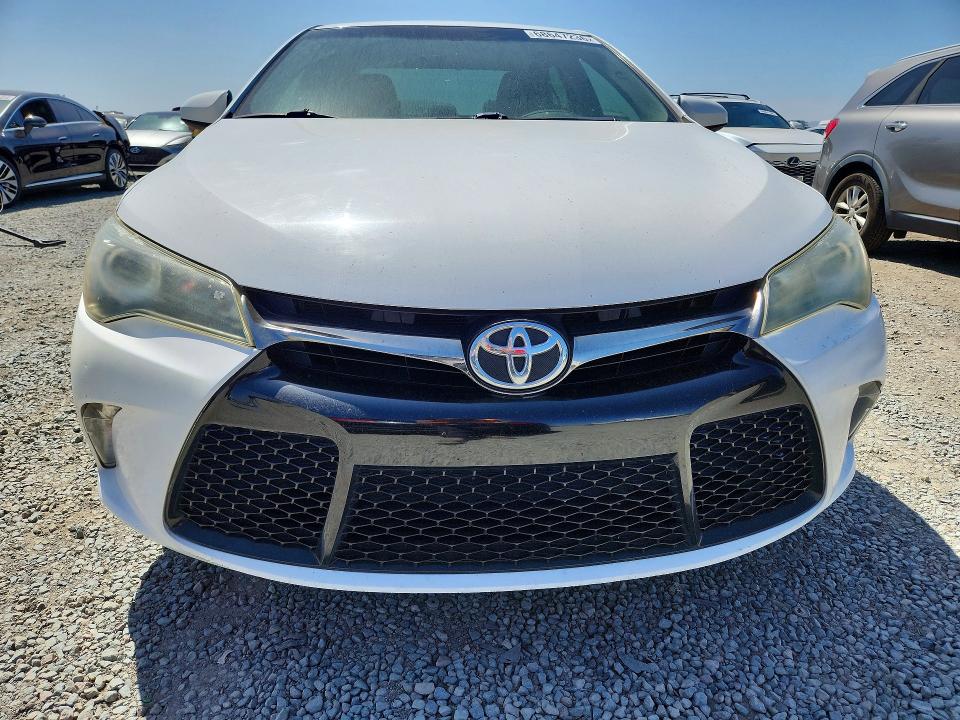 68647236 :رقم المزاد ، 4T1BF1FK5FU896962 vin ، 2015 Toyota Camry مزاد بيع