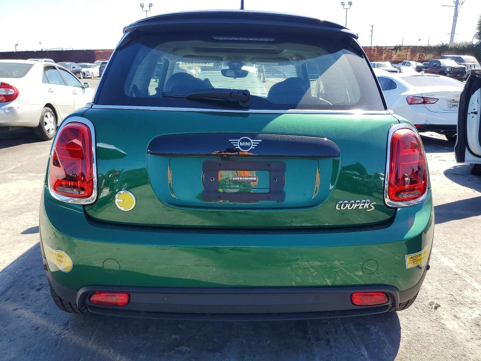 70658836 :رقم المزاد ، WMW13DJ08P2T35293 vin ، 2023 Mini Cooper مزاد بيع