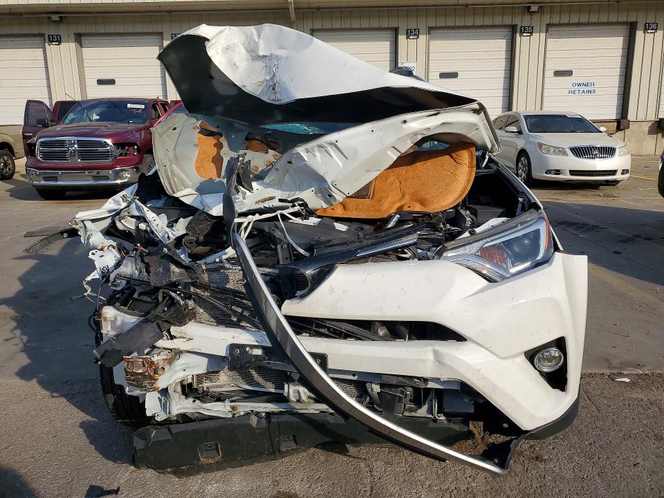 Продаж на аукціоні авто 2018 Toyota Rav4, vin: JTMWFREV1JJ198889, номер лоту: 68176366