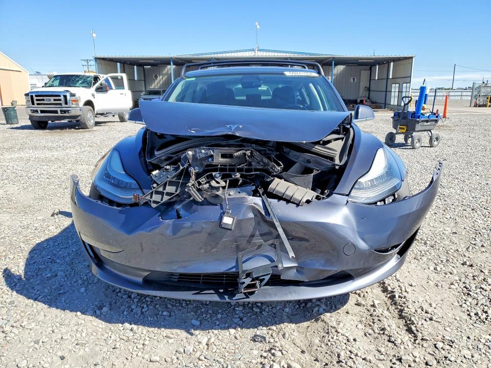 69241336 :رقم المزاد ، 5YJ3E1EB7JF091009 vin ، 2018 Tesla Model 3 مزاد بيع