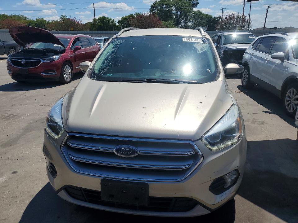 68216646 :رقم المزاد ، 1FMCU0J95HUC95014 vin ، 2017 Ford Escape مزاد بيع