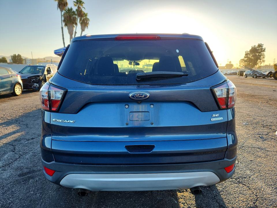 Продажа на аукционе авто 2018 Ford Escape, vin: 1FMCU0GD3JUA43800, номер лота: 70832776