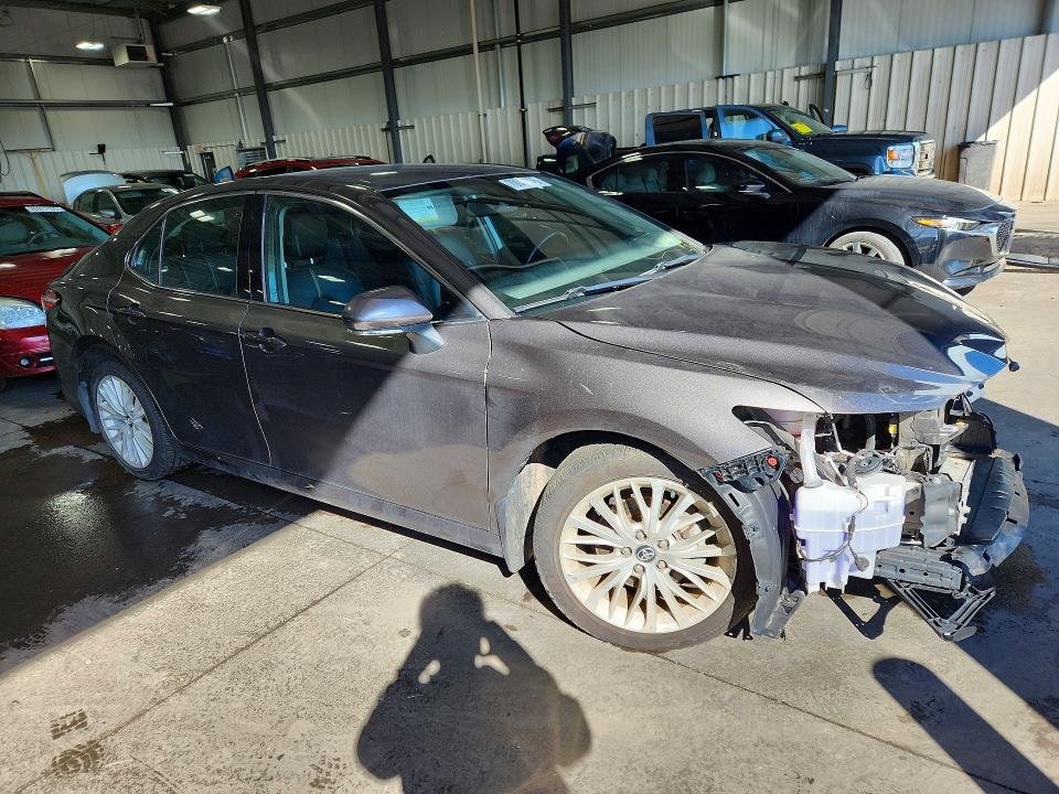2020 Toyota Camry მანქანა იყიდება აუქციონზე, vin: 4T1F11AK8LU883304, აუქციონის ნომერი: 70001636