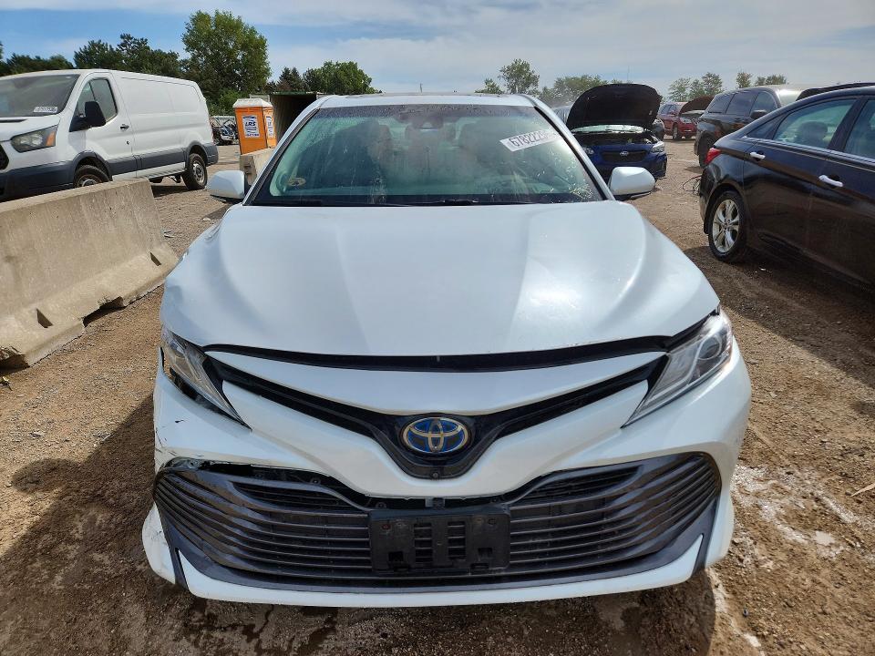 67822206 :رقم المزاد ، 4T1B21HKXJU003606 vin ، 2018 Toyota Camry Hybrid مزاد بيع
