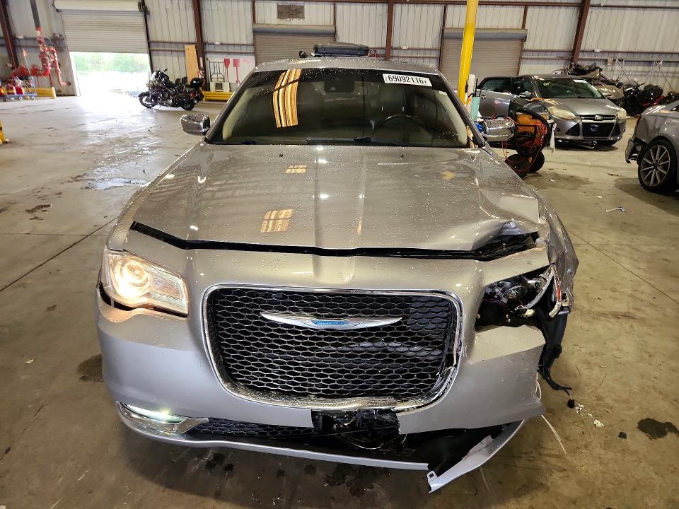 69092116 :رقم المزاد ، 2C3CCAEG0HH586680 vin ، 2017 Chrysler 300c مزاد بيع
