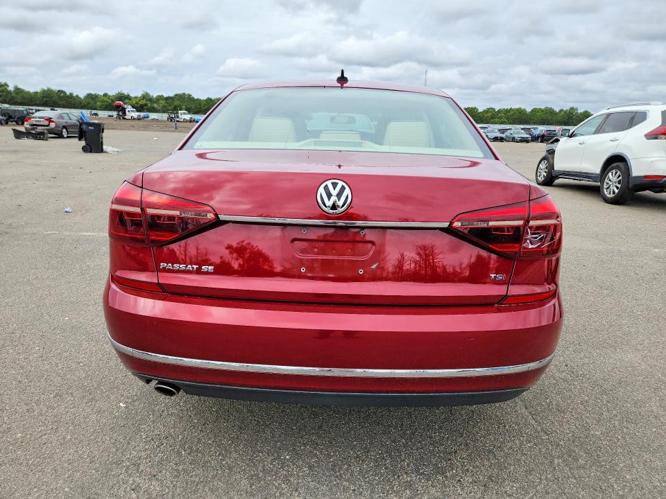68282286 :رقم المزاد ، 1VWBT7A37HC055795 vin ، 2017 Volkswagen Passat مزاد بيع