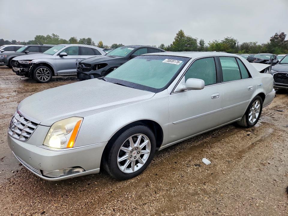 2010 Cadillac Dts მანქანა იყიდება აუქციონზე, vin: 1G6KD5EY9AU119011, აუქციონის ნომერი: 70838176