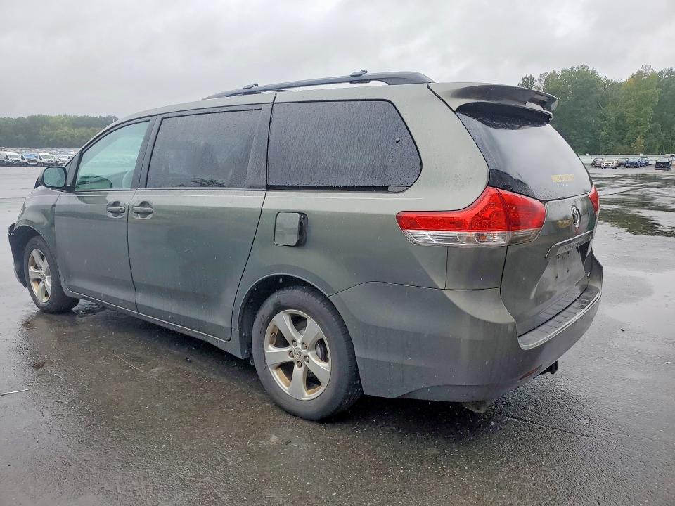 69334226 :رقم المزاد ، 5TDKK3DC2BS086002 vin ، 2011 Toyota Sienna مزاد بيع